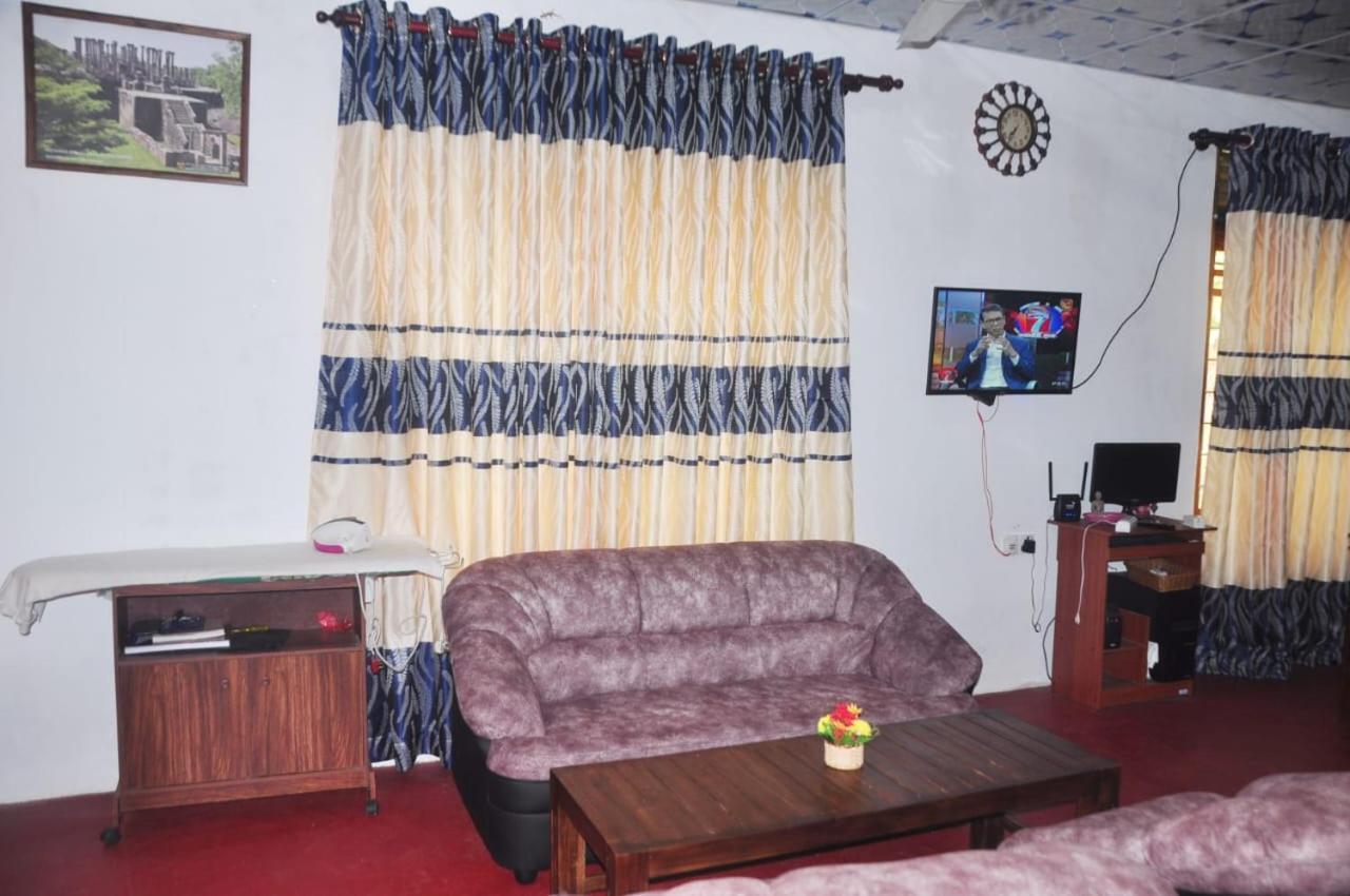 Impress Holiday Home Anuradhapura Zewnętrze zdjęcie